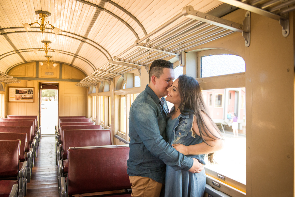 fotografia dentro da locomotiva do trem na estação de Jaguariúna em São Paulo