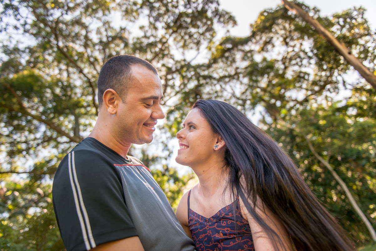 Fotografia de casal no parque jardim botânico em São Paulo, fotografo de casamentos Alberto Martinez
