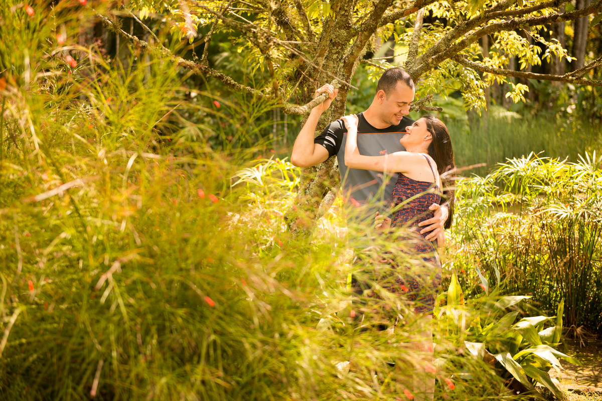 Fotografia de casal no parque jardim botânico em São Paulo, fotografo de casamentos Alberto Martinez