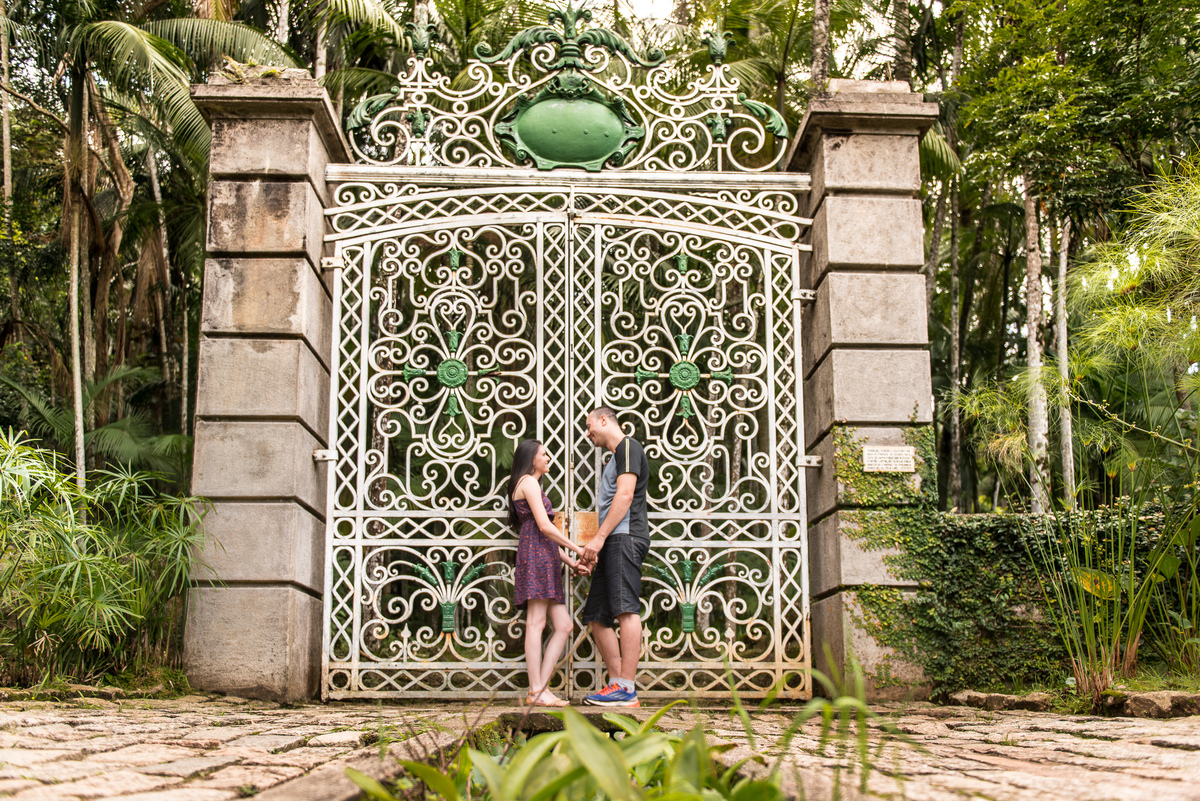 Fotografia de casal no parque jardim botânico em São Paulo, fotografo de casamentos Alberto Martinez