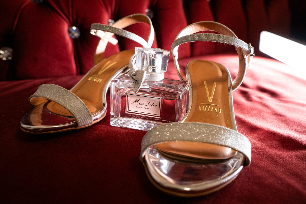 Sophia em ensaio de debutante com vestido rosa pink e luz natural