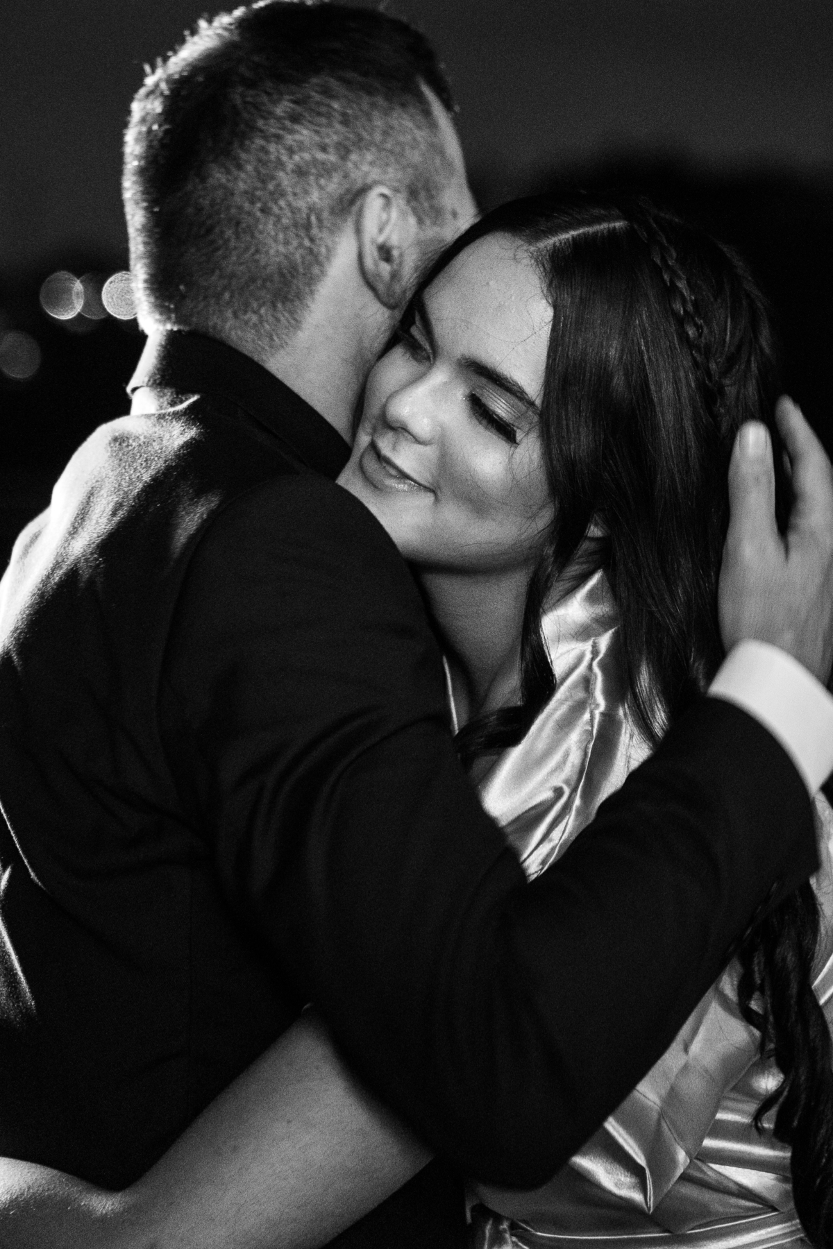 Sophia em ensaio de debutante com vestido rosa pink e luz natural