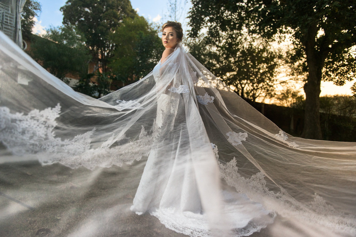 Ensaio de noiva no Espaço Acoty, fotótrafo Alberto Martinez fez esse ensaio com a ajuda da maquiadora Karís Léia e da assistente de luz Nathalia Diaz