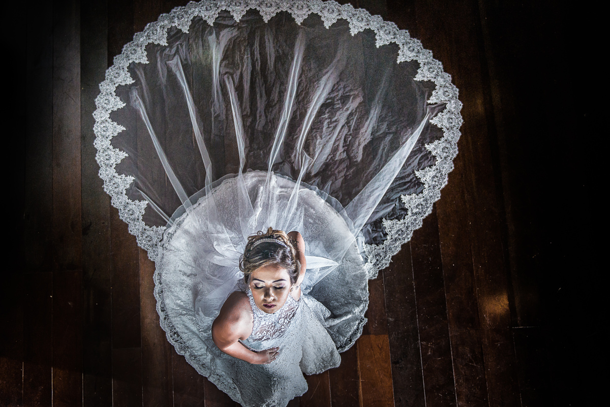 Ensaio de noiva no Espaço Acoty, fotótrafo Alberto Martinez fez esse ensaio com a ajuda da maquiadora Karís Léia e da assistente de luz Nathalia Diaz