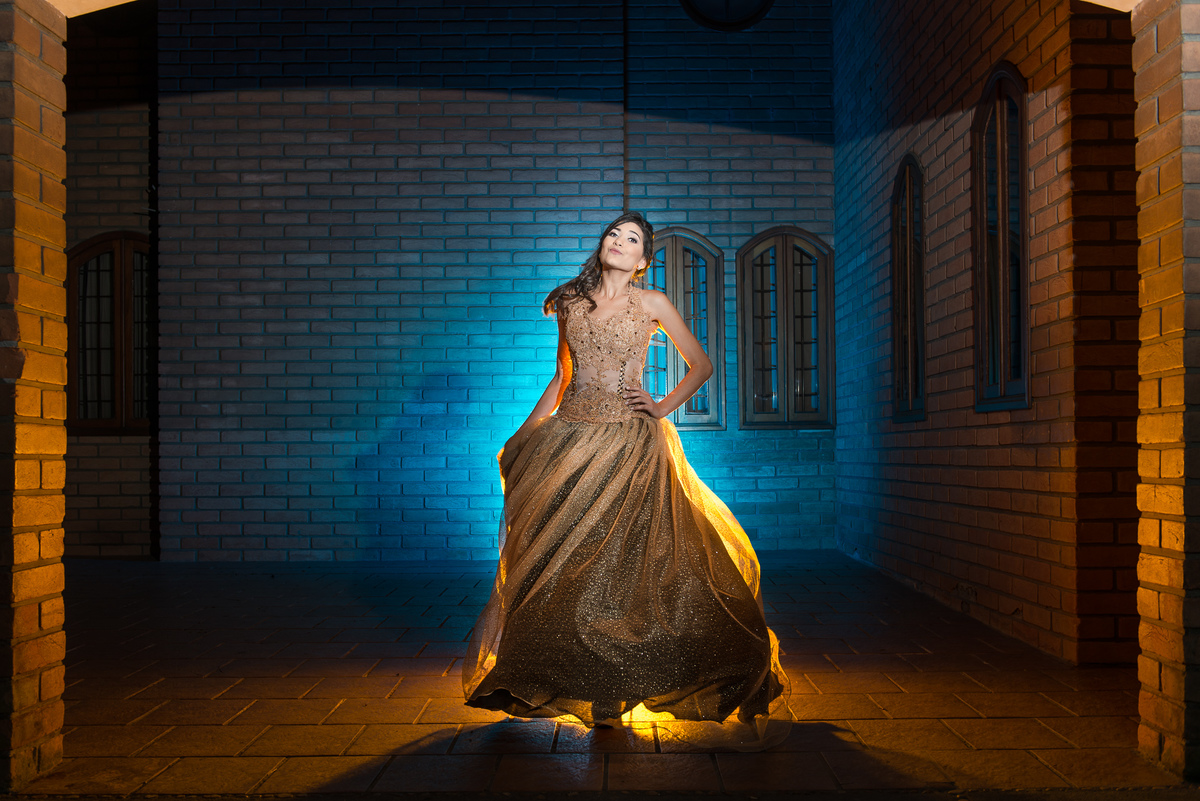 debutante rodando o vestido da trajes a rigor