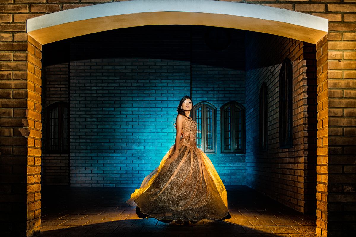 fotografia de debutante 15 anos com luzes e bom fotógrafo
