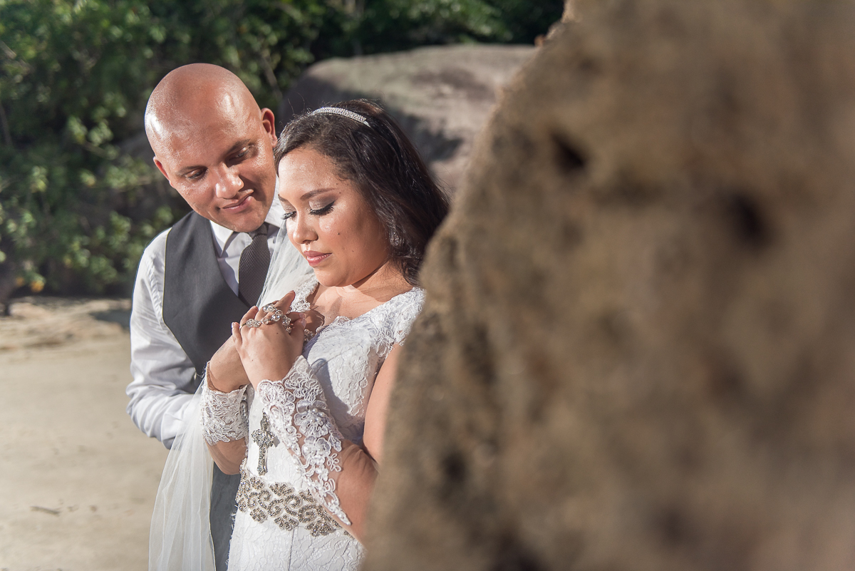 Fé dos noivos faz com que eles fiquem sempre juntos.