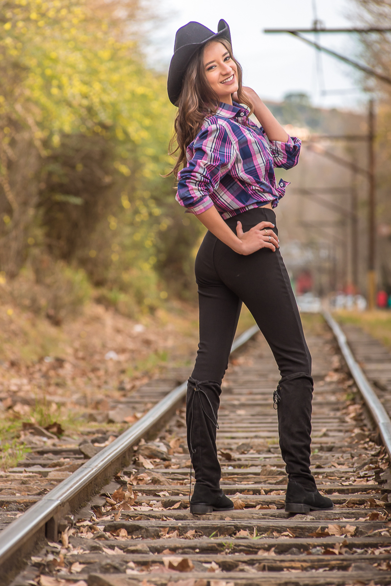 15 anos fotos na linha do trem em estilo country