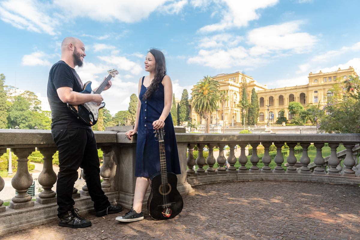 Tocando para sua namorada no Museu do Ipiranga SP, esse é um ensaio de casa feito pelo fotógrafo Alberto Martinez