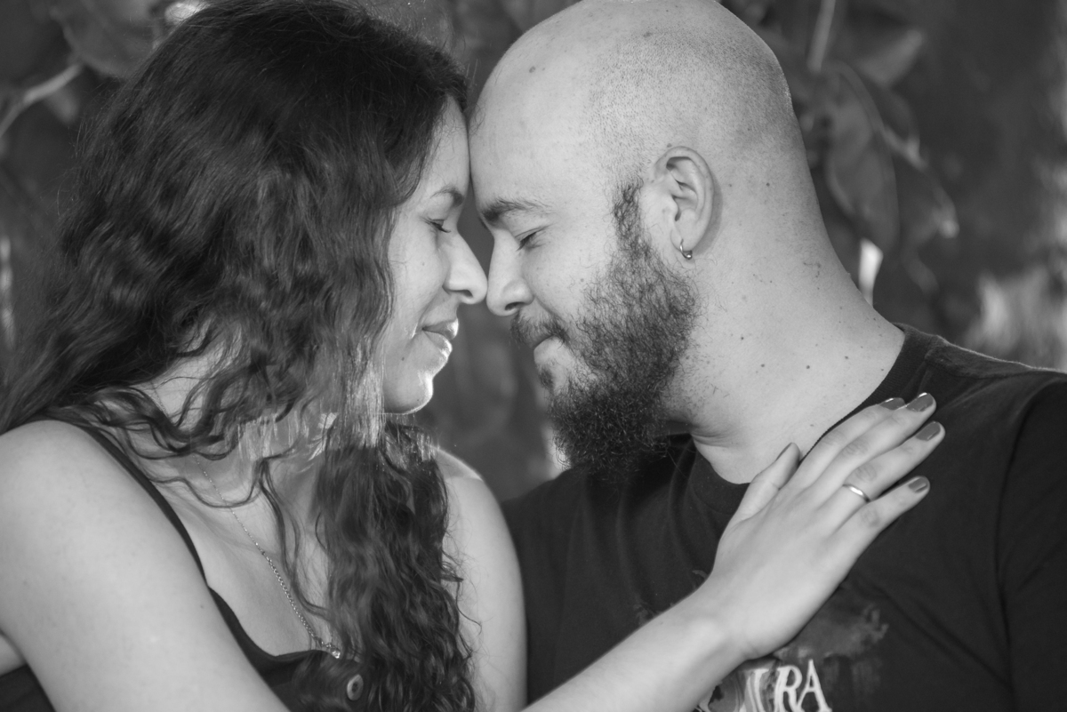 Juntinhos e fotografados pelo fotógrafo de casamentos Alberto Martinez, local Museu do Ipiranga SP