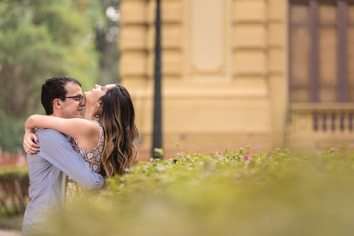 As mais belas fotos feitas em locais como Museu do Ipiranga deixam seu relacionamento mais vivo e bonito em uma sessão fotográfica de qualidade feita pelo fotógrafo Alberto Martinez.