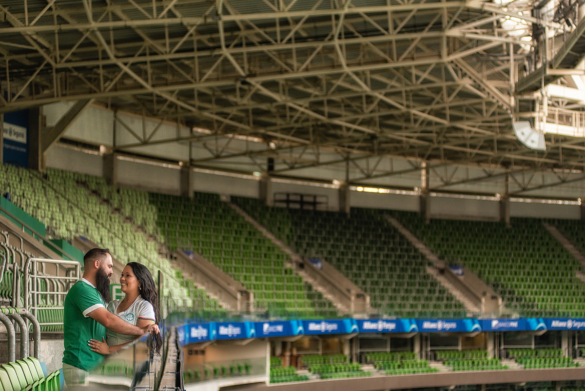 Tudo começou neste estádio do Allianz Parque e casal não poderia ficar sem as fotos de seu pré wedding neste lugar.