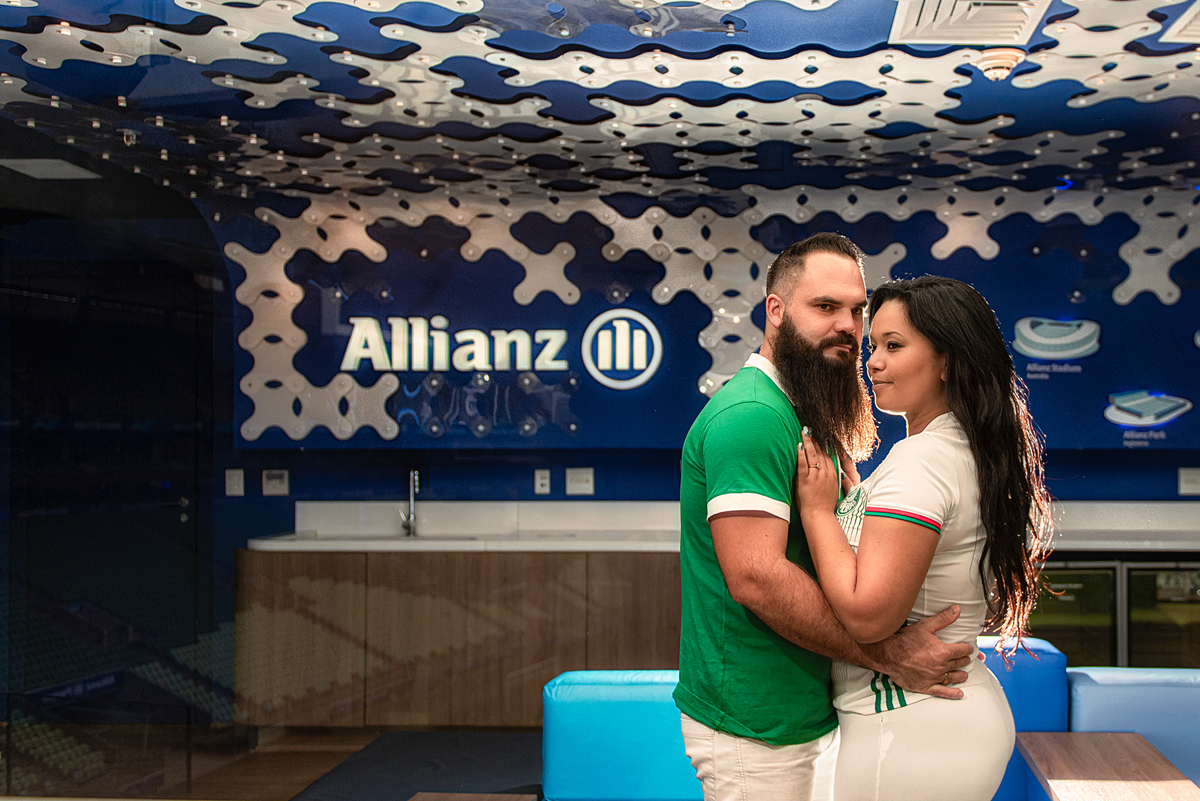 No camarote do Allianz Parque deu lindas fotos do ensaio pré wedding feitas pelo fotógrafo experiente Alberto Martinez.