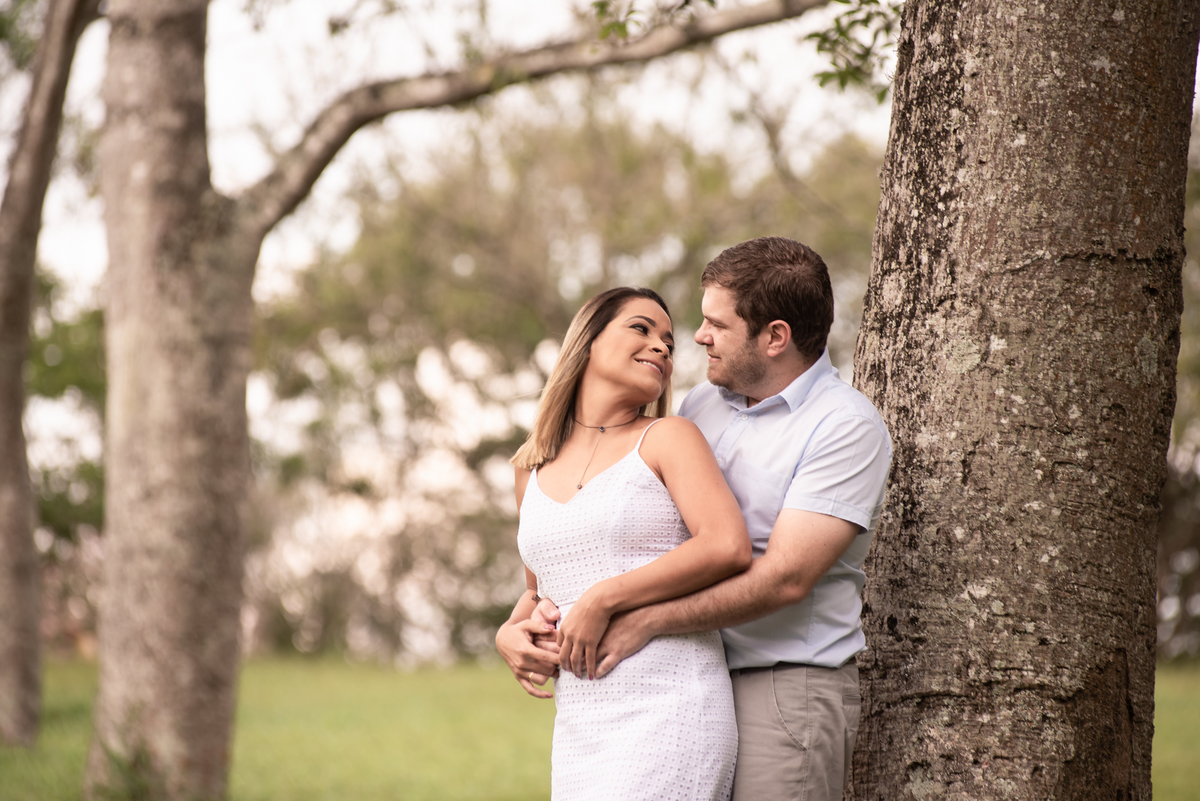 Cenário para o ensaio de pré casamento feito com casal em pré wedding em ensaio feito no parque Cemucam.
