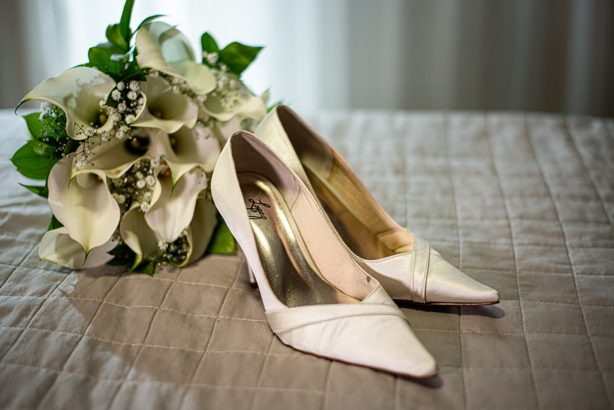 Boque e sapato da noiva.