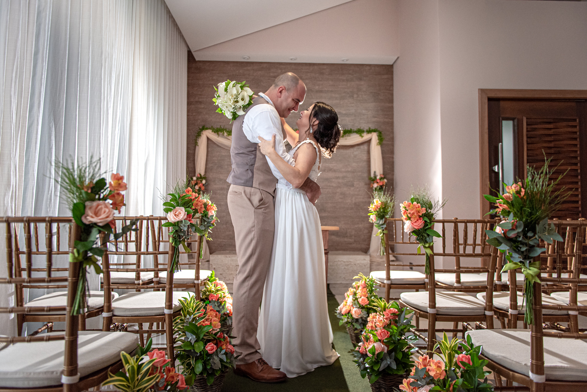 Ensaio de casal em Vargem Grande Paulista em São Paulo, Noivos após o casamento civil.