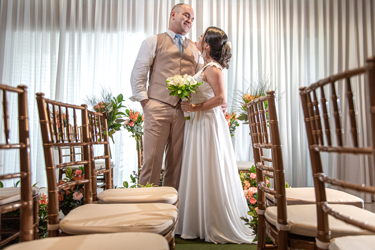 Ensaio de casal em Vargem Grande Paulista em São Paulo, Noivos após o casamento civil.