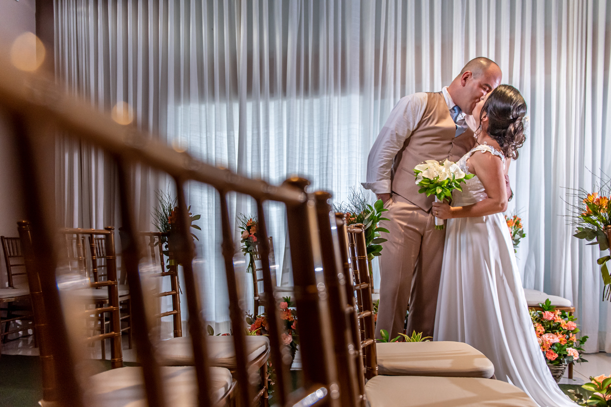 Ensaio de casal em Vargem Grande Paulista em São Paulo, Noivos após o casamento civil.