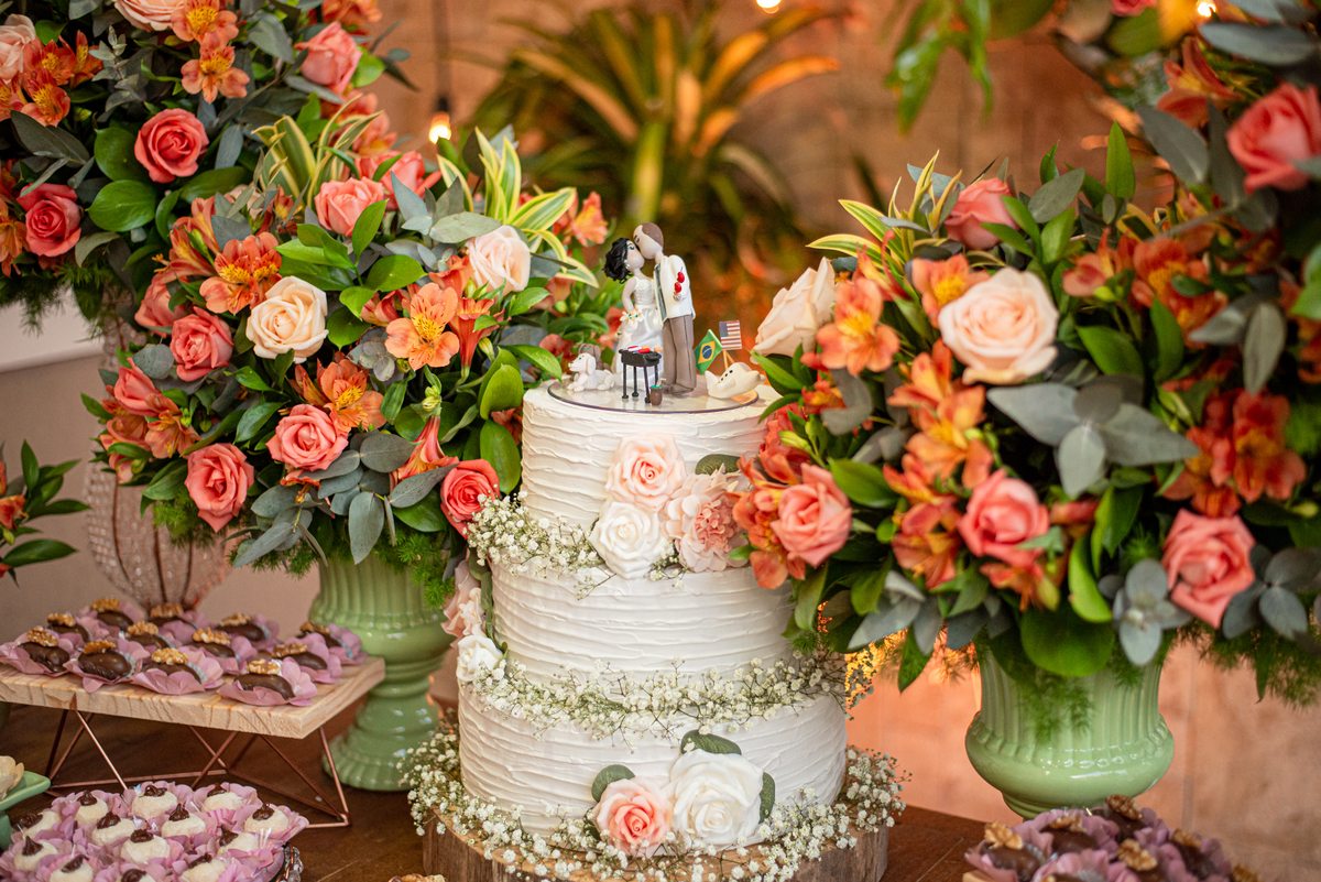 Bolo e decoração linda feito pela decoradora Natália Matumoto.