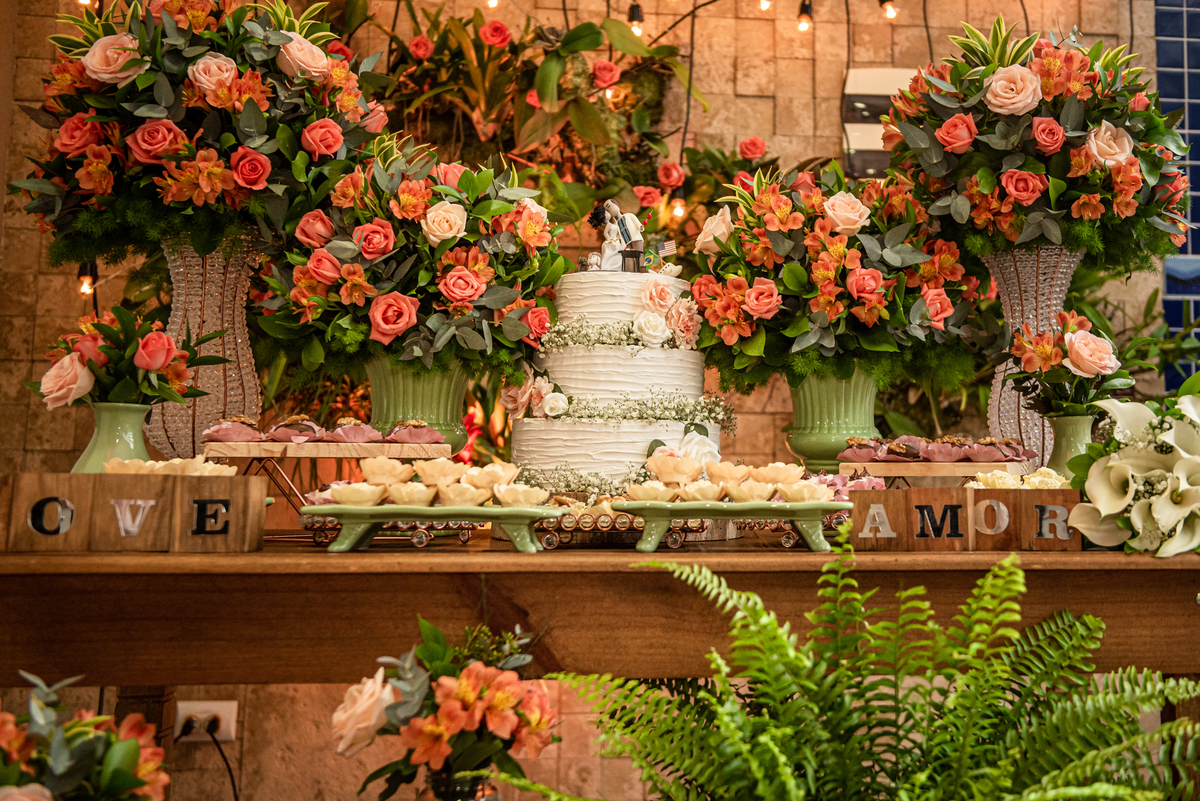 Bolo e decoração linda feito pela decoradora Natália Matumoto.