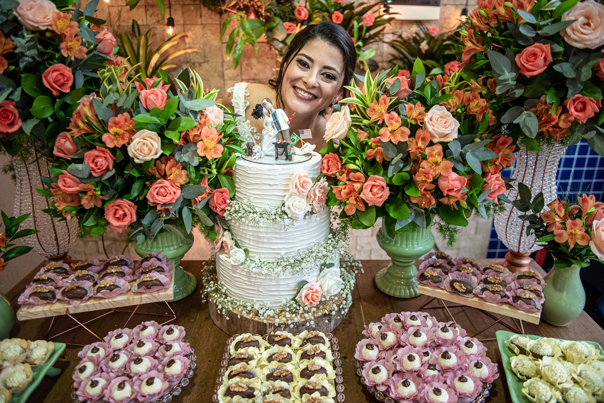 Bolo e decoração linda feito pela decoradora Natália Matumoto.