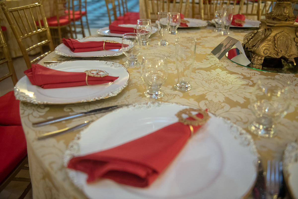 Decoração sensacional com requinte de um castelo e luxo com bom gosto no buffet reis recepções em Itapecerica da Serra