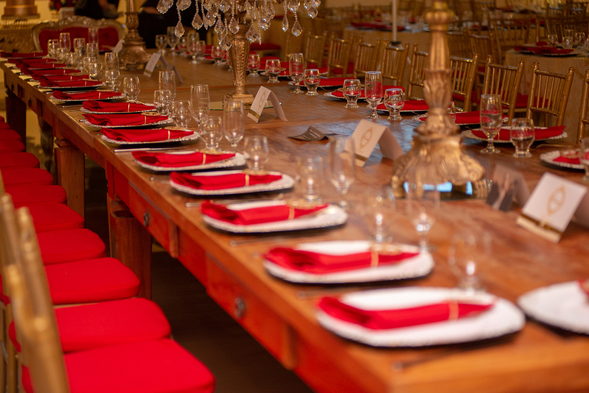 Decoração sensacional com requinte de um castelo e luxo com bom gosto no buffet reis recepções em Itapecerica da Serra