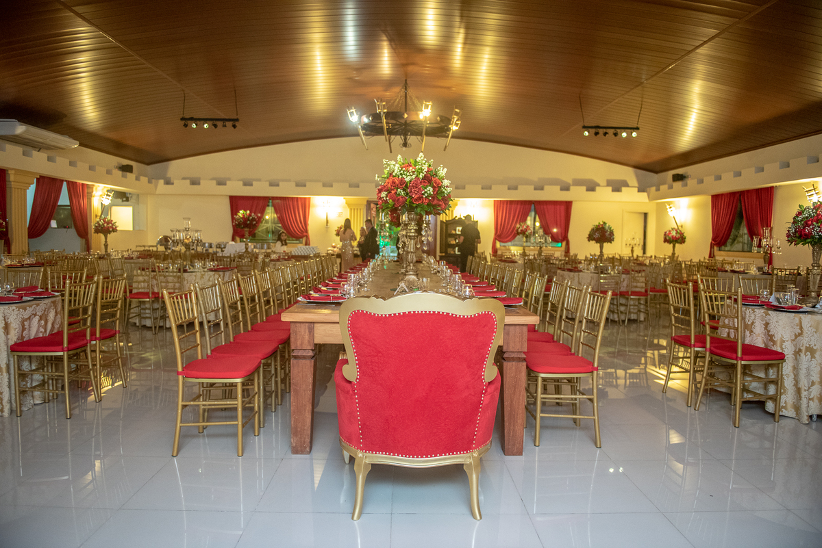 Decoração sensacional com requinte de um castelo e luxo com bom gosto no buffet reis recepções em Itapecerica da Serra