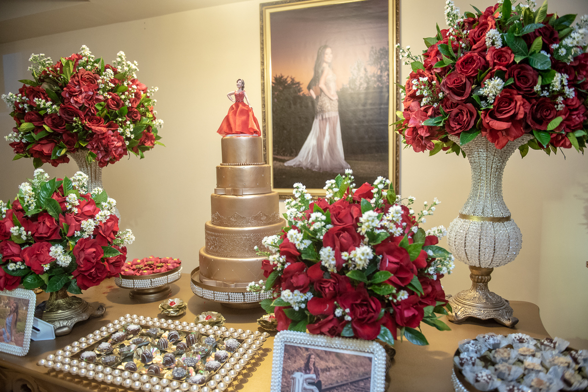 Decoração sensacional com requinte de um castelo e luxo com bom gosto no buffet reis recepções em Itapecerica da Serra