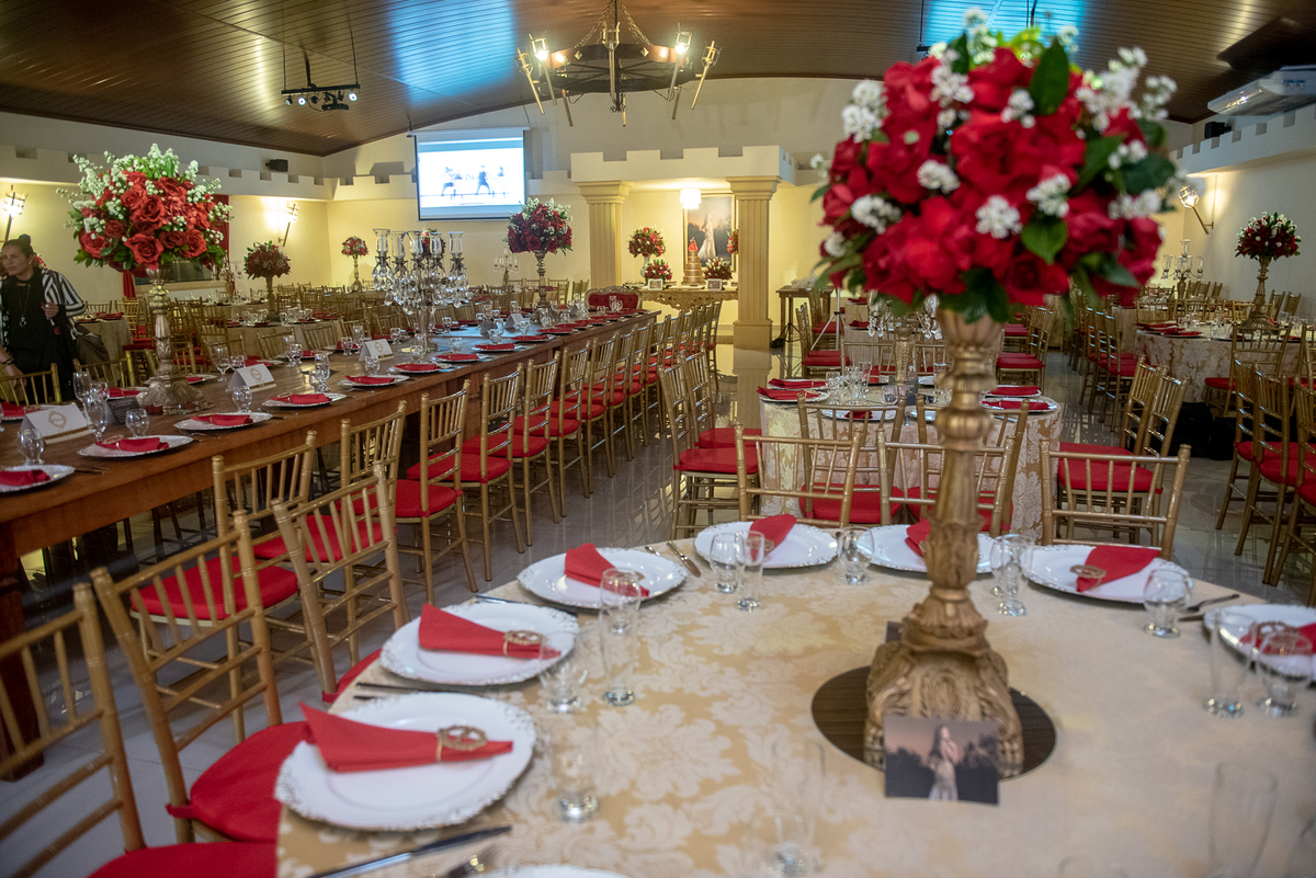 Decoração sensacional com requinte de um castelo e luxo com bom gosto no buffet reis recepções em Itapecerica da Serra
