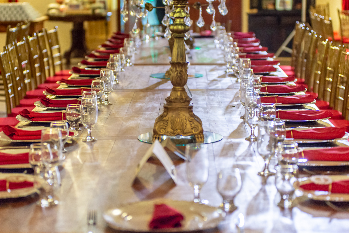 Decoração sensacional com requinte de um castelo e luxo com bom gosto no buffet reis recepções em Itapecerica da Serra