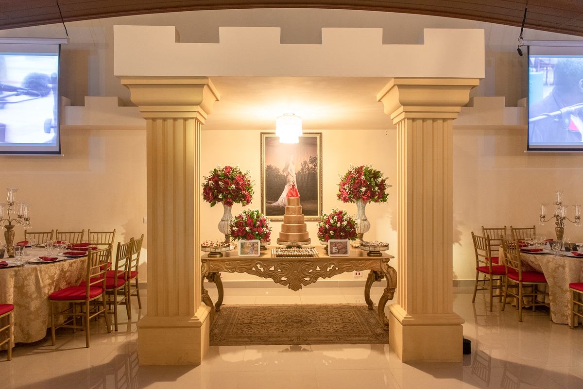 Decoração sensacional com requinte de um castelo e luxo com bom gosto no buffet reis recepções em Itapecerica da Serra