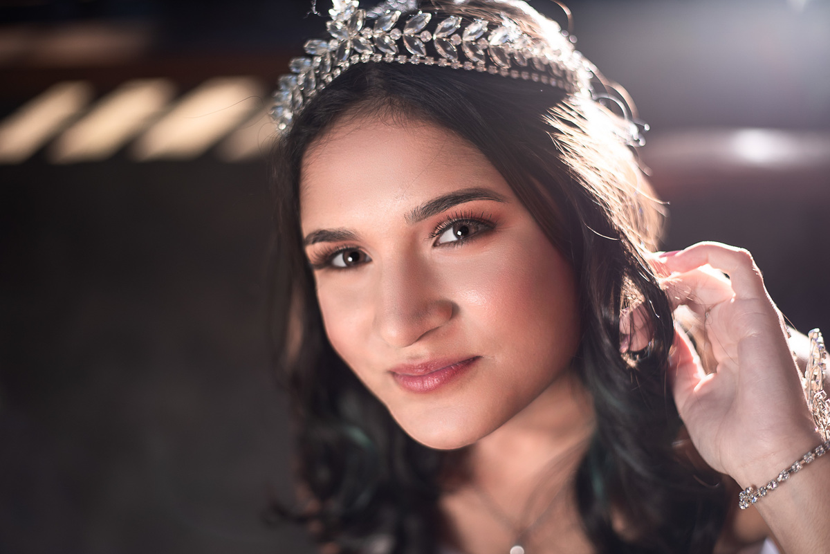 Debutante em ensaio fotográfico em Campos do Jordão, Garota fez ensaio do dia de seu aniversário de 15 anos e aproveitou para fazer belas fotografias deste dia na cidade de Capivari.