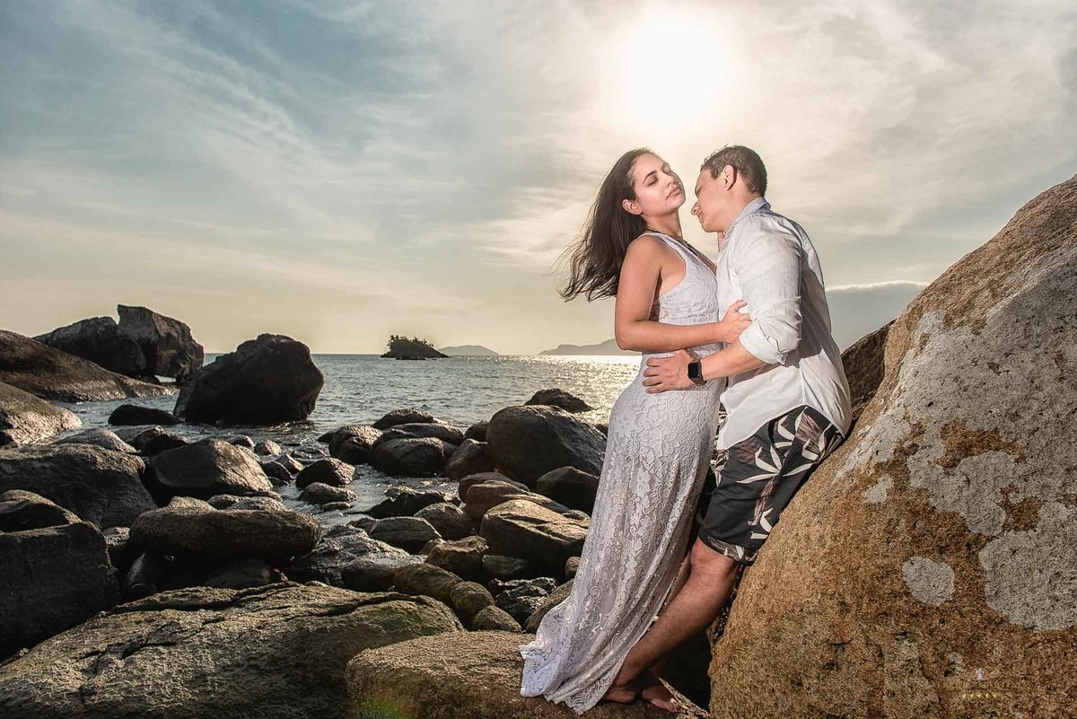 Fotógrafo Alberto Martinez
Fotógrafo de casamento
Fotógrafo de ensaio pré casamento
Local Ilhabela em São Paulo
Litoral Paulista na praia do Julião
Fotografia de casal