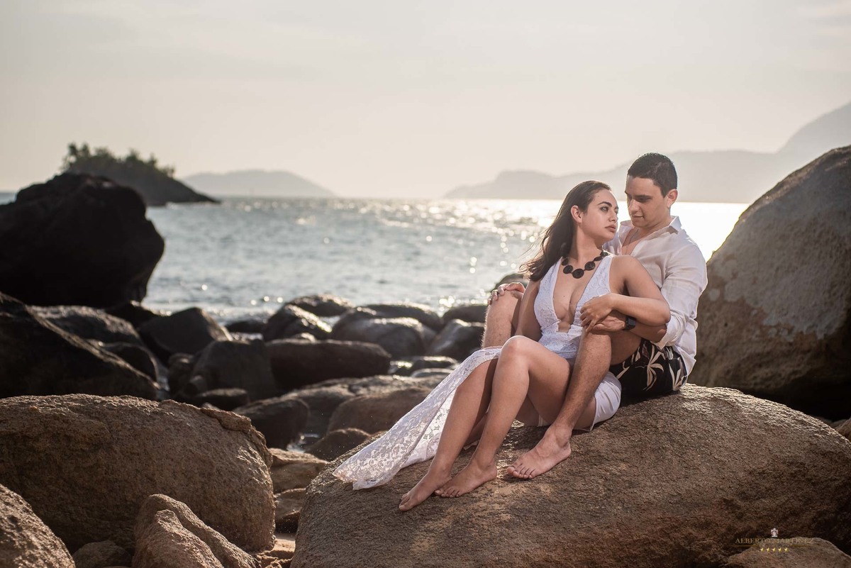 Fotógrafo Alberto Martinez
Fotógrafo de casamento
Fotógrafo de ensaio pré casamento
Local Ilhabela em São Paulo
Litoral Paulista na praia do Julião
Fotografia de casal