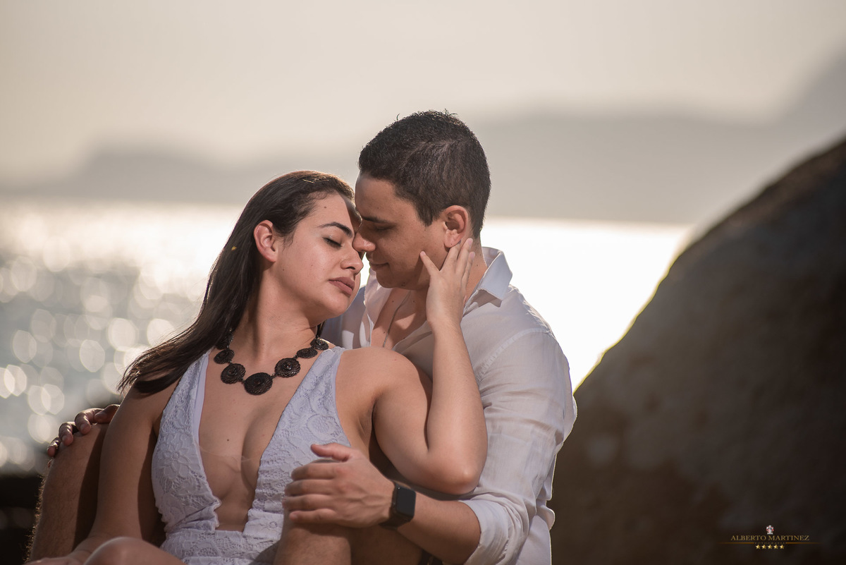 Fotógrafo Alberto Martinez
Fotógrafo de casamento
Fotógrafo de ensaio pré casamento
Local Ilhabela em São Paulo
Litoral Paulista na praia do Julião
Fotografia de casal