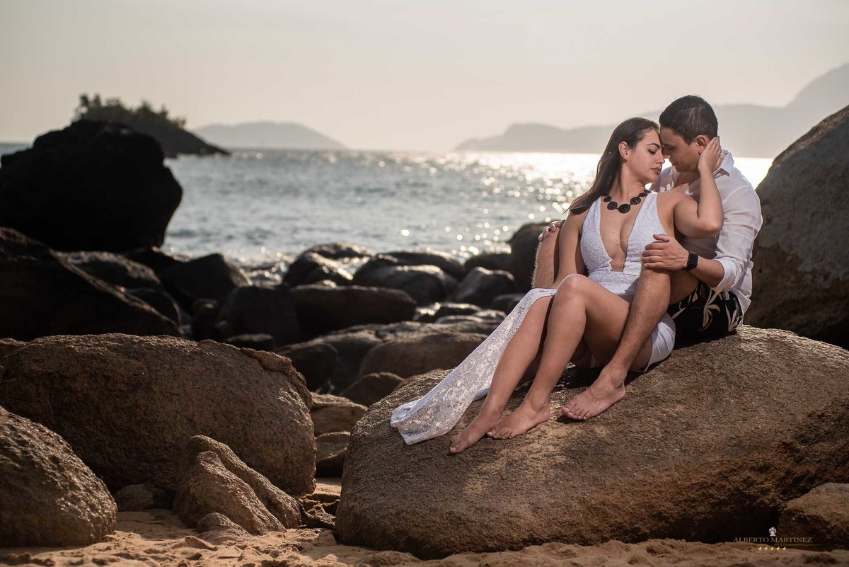 Fotógrafo Alberto Martinez
Fotógrafo de casamento
Fotógrafo de ensaio pré casamento
Local Ilhabela em São Paulo
Litoral Paulista na praia do Julião
Fotografia de casal
