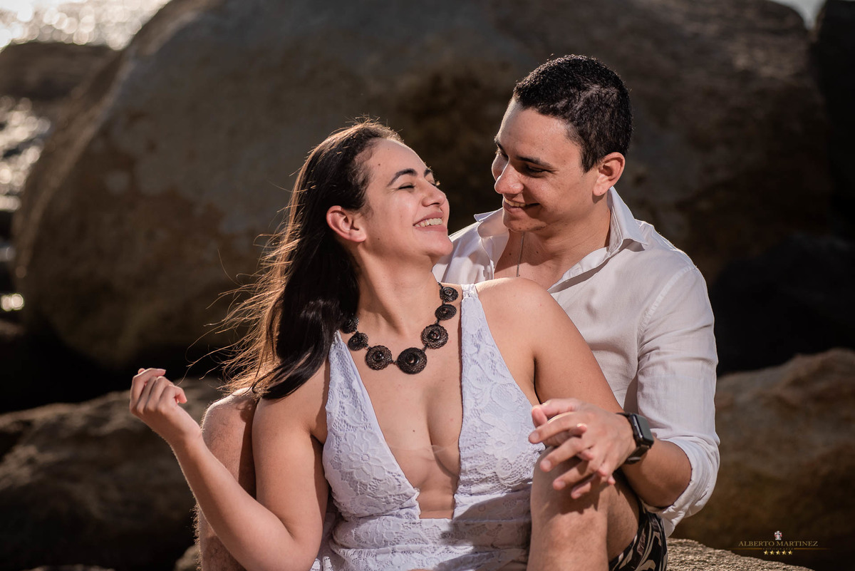 Fotógrafo Alberto Martinez
Fotógrafo de casamento
Fotógrafo de ensaio pré casamento
Local Ilhabela em São Paulo
Litoral Paulista na praia do Julião
Fotografia de casal