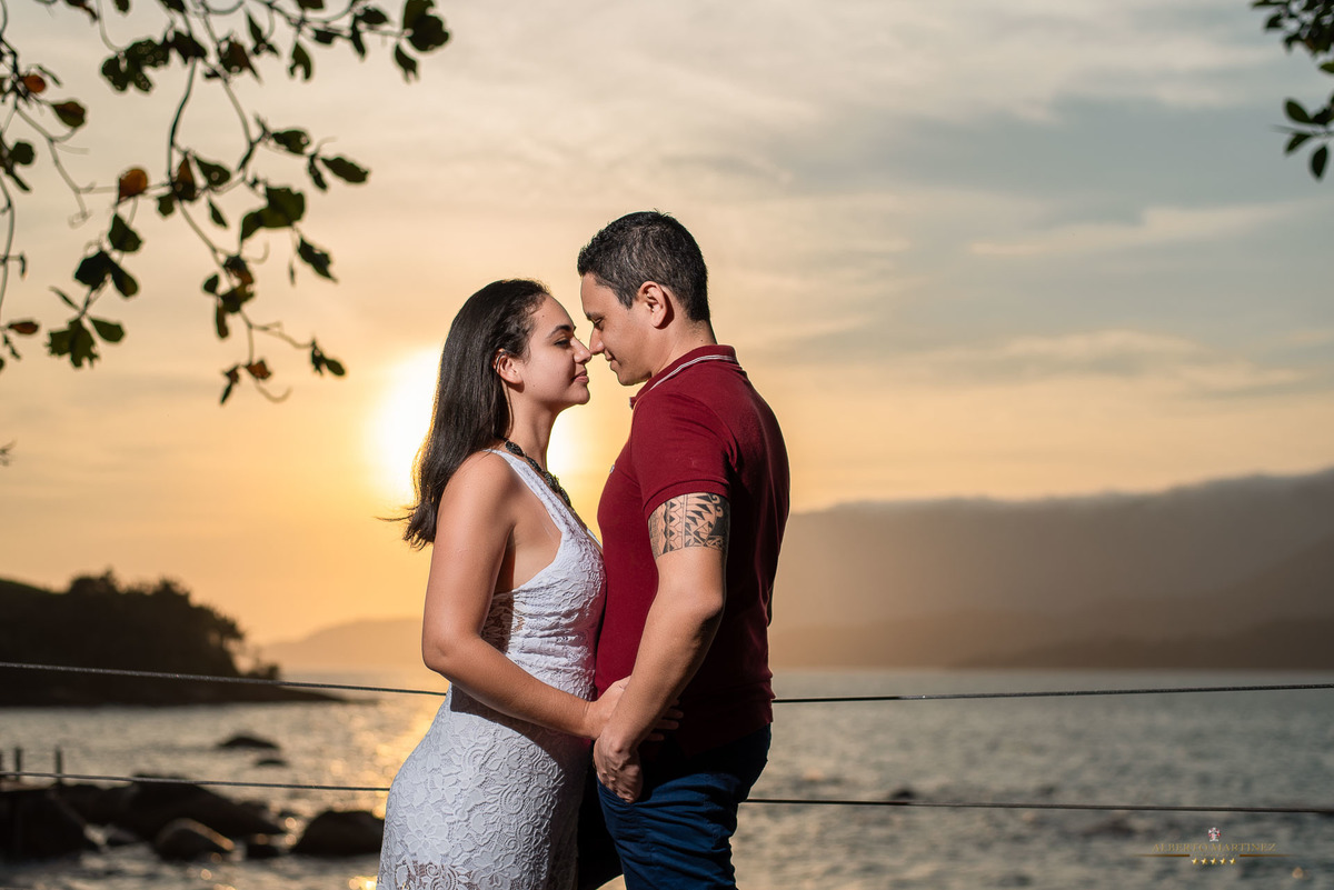 Fotógrafo Alberto Martinez
Fotógrafo de casamento
Fotógrafo de ensaio pré casamento
Local Ilhabela em São Paulo
Litoral Paulista na praia do Julião
Fotografia de casal