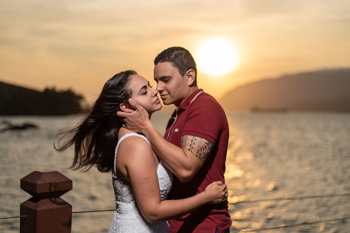 Fotógrafo Alberto Martinez
Fotógrafo de casamento
Fotógrafo de ensaio pré casamento
Local Ilhabela em São Paulo
Litoral Paulista na praia do Julião
Fotografia de casal