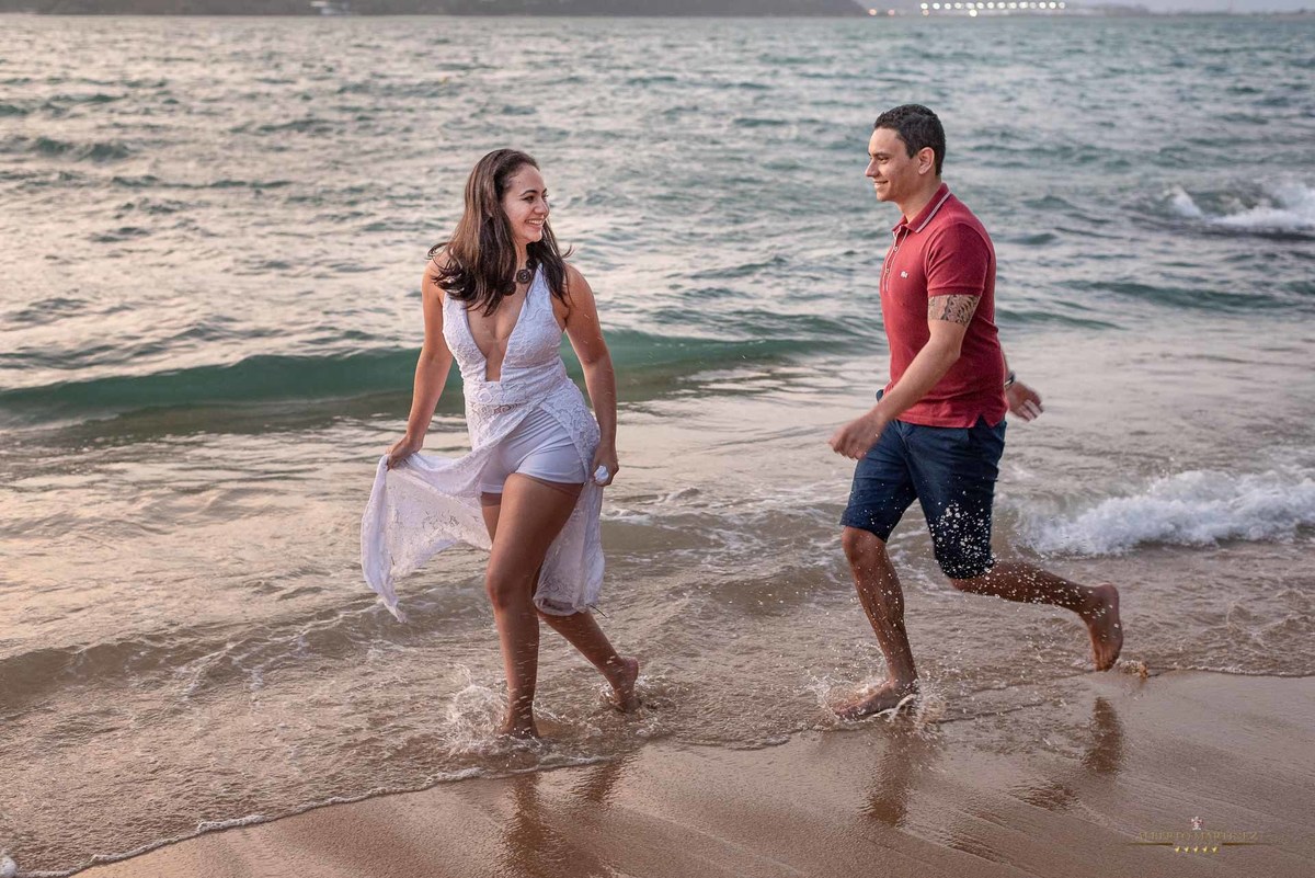 Fotógrafo Alberto Martinez
Fotógrafo de casamento
Fotógrafo de ensaio pré casamento
Local Ilhabela em São Paulo
Litoral Paulista na praia do Julião
Fotografia de casal
