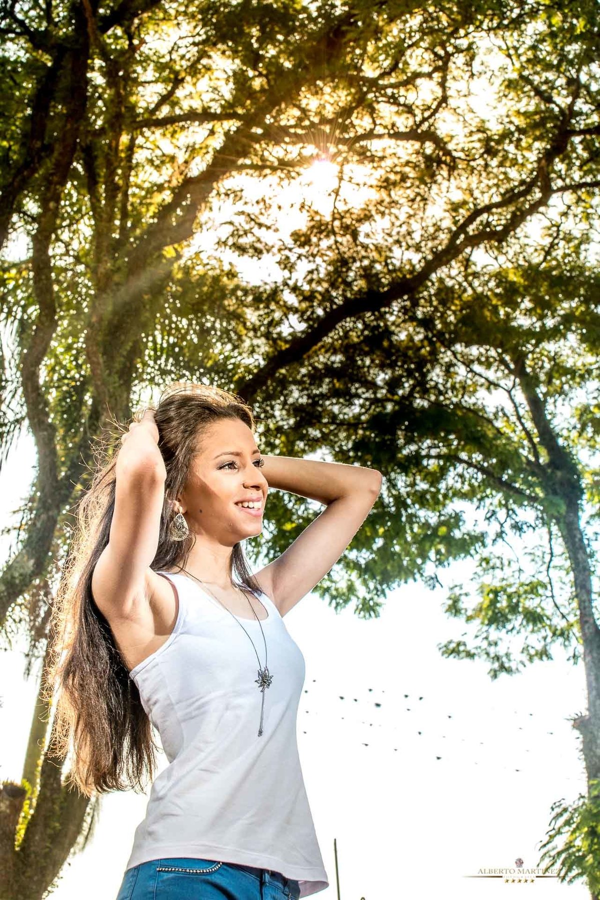 ensaio de debutante na praça do centro de embu das artes em são paulo, fotografia de 15 anos