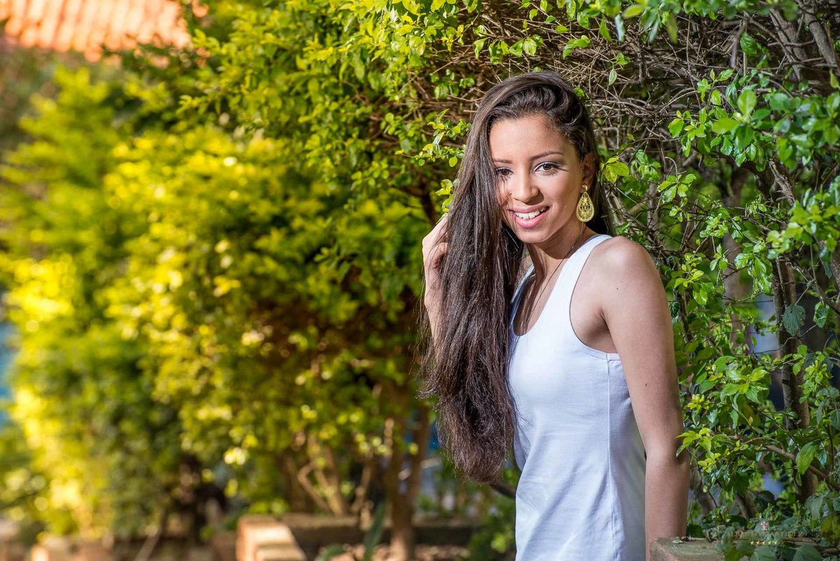 Ensaio no centro histórico com a debutante nos seus 15 anos na cidade de embu das artes