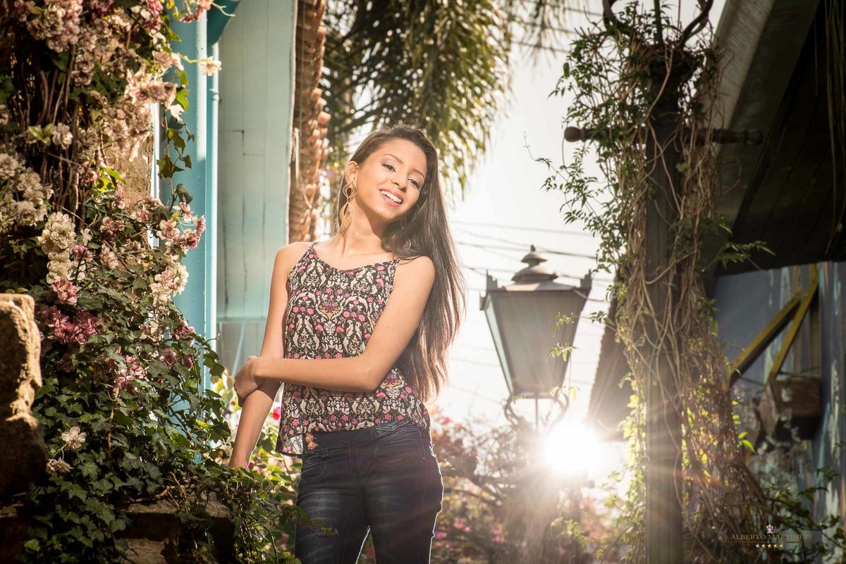fotografia de debutante
Ensaio de 15 anos no centro de Embu das Artes
Fotógrafo Profissional
Alberto Martinez