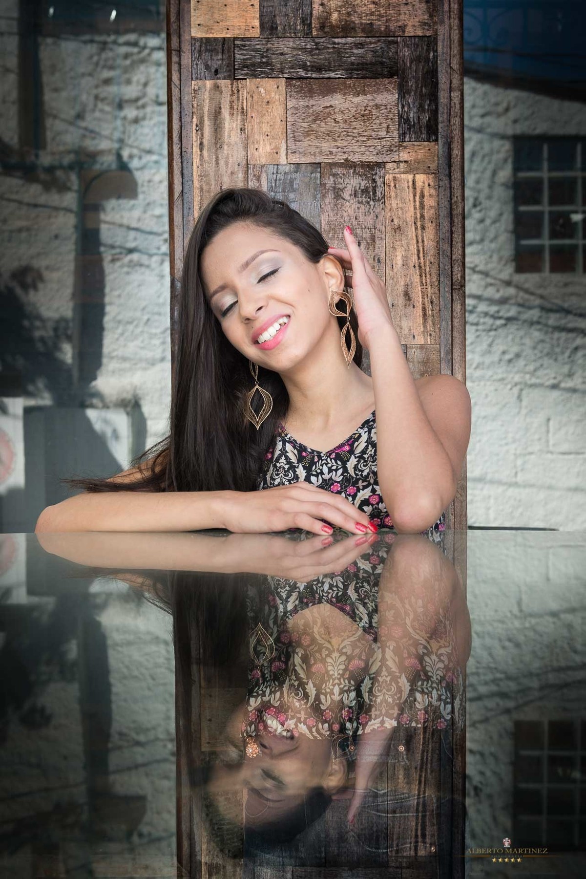 fotografia de debutante
Ensaio de 15 anos no centro de Embu das Artes
Fotógrafo Profissional
Alberto Martinez