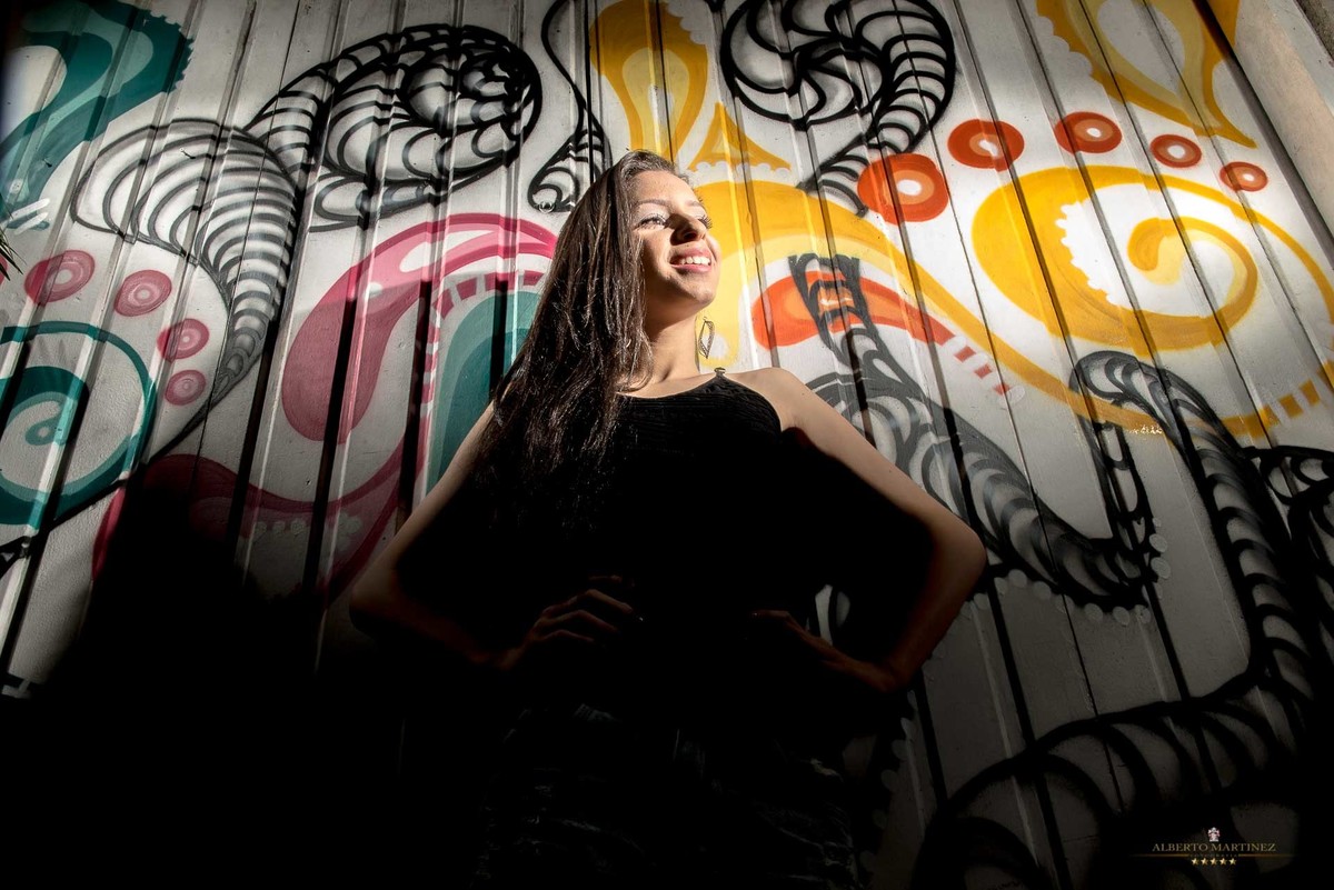 fotografia de debutante
Ensaio de 15 anos no centro de Embu das Artes
Fotógrafo Profissional
Alberto Martinez
