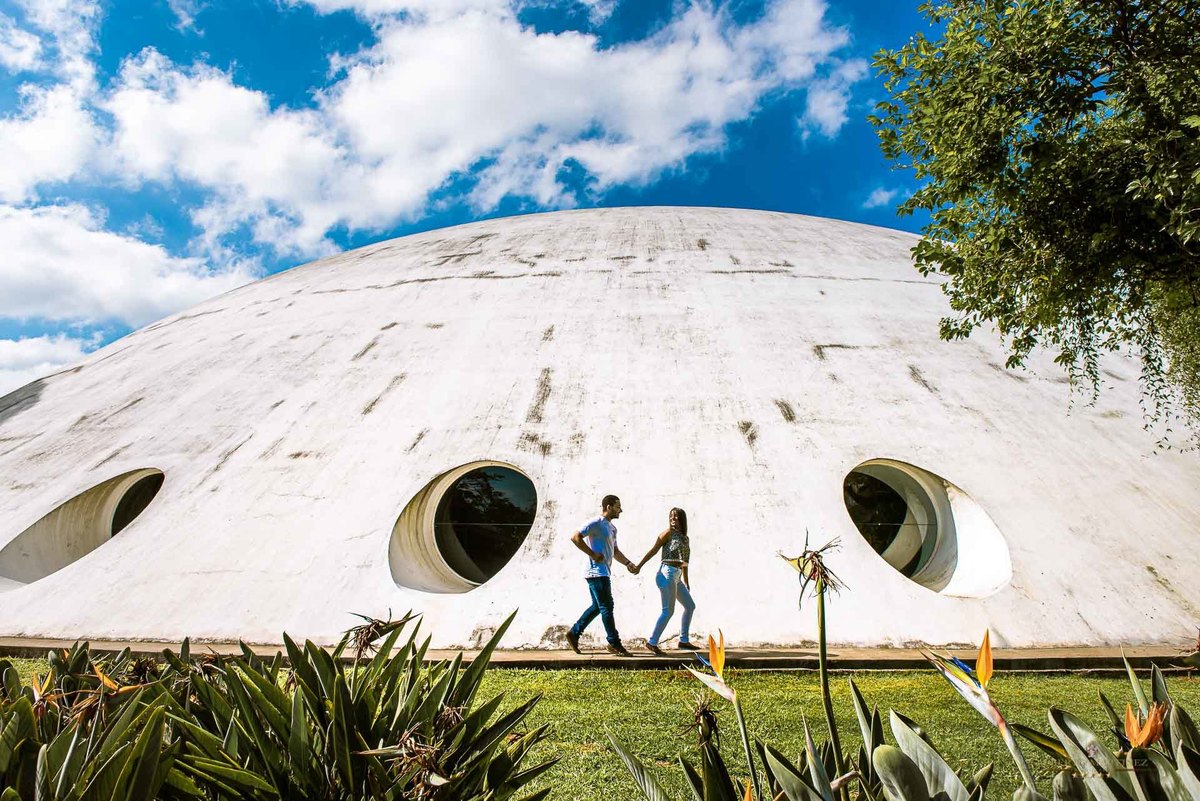 Fotografia de casal em ensaio pré wedding no parque do ibirapuera em são paulo