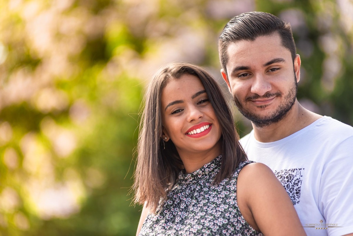 Fotografia de casal em ensaio pré wedding no parque do ibirapuera em são paulo