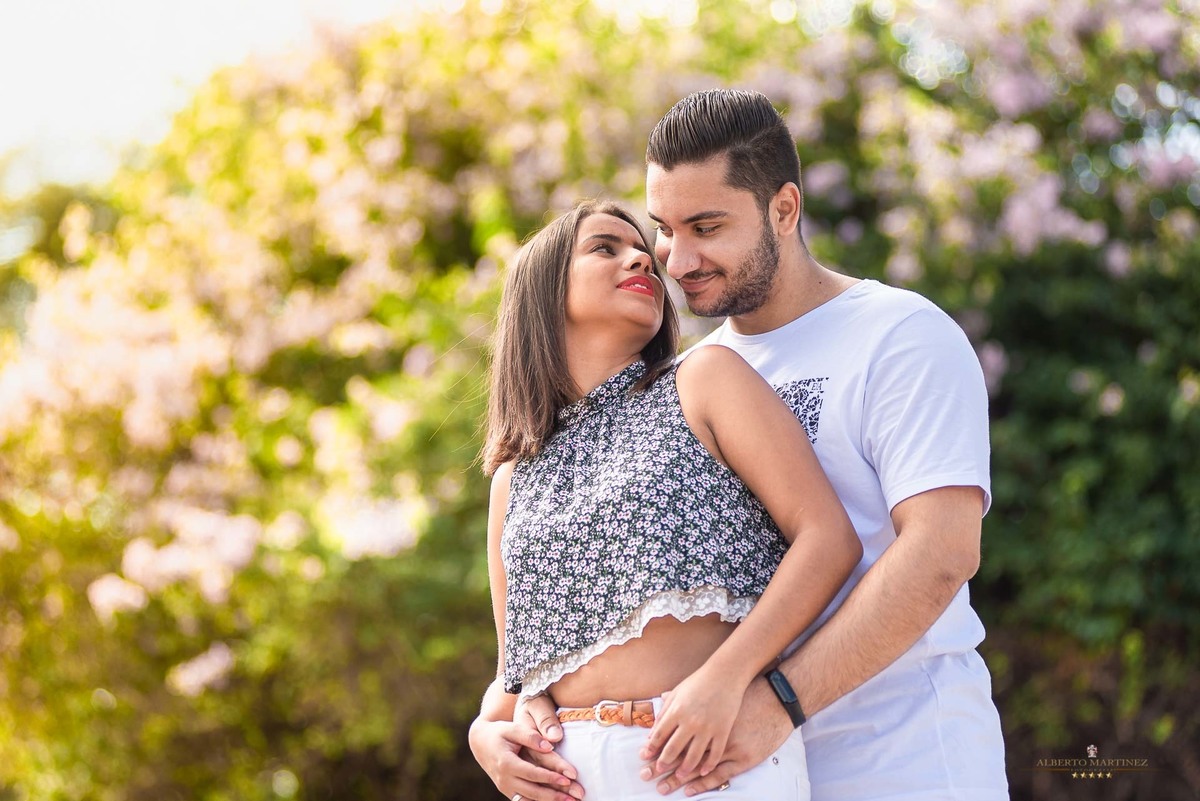 Fotografia de casal em ensaio pré wedding no parque do ibirapuera em são paulo