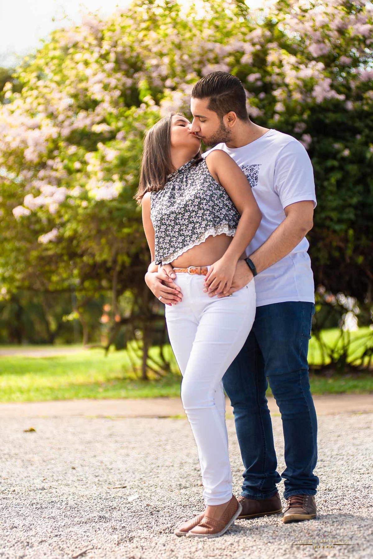 Fotografia de casal em ensaio pré wedding no parque do ibirapuera em são paulo